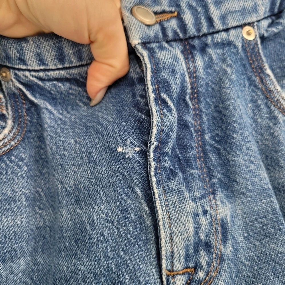good american Cropped high waisted blue distressed bottom jeans size 6 / 28 - Picture 4 of 6